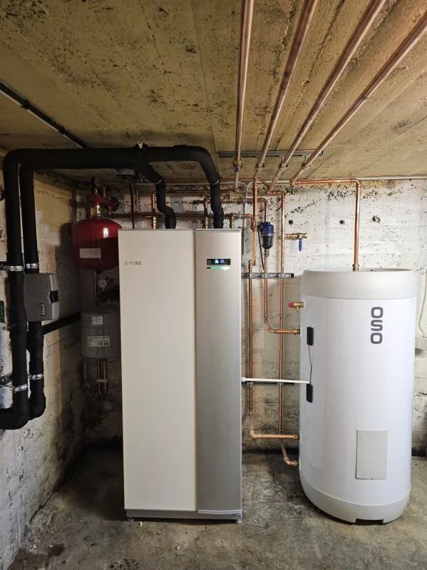 Teknisk installation med rör och tillhörande utrustning